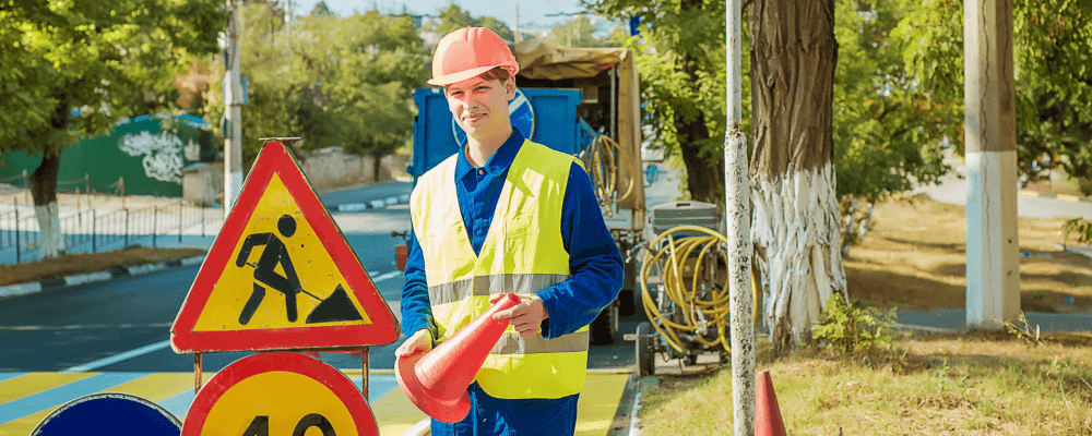 Dies ist ein Bild von einer Person, die eine Ausbildung zum/r Straßenbauer/in absolviert. 