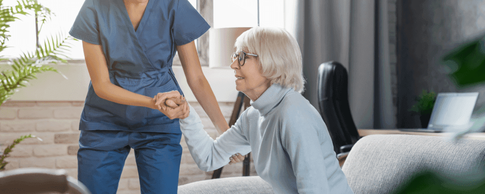 Auf diesem Bild ist eine Person zu sehen, die eine Ausbildung des Sozial- und Gesundheitsassistenten absolviert. Dieser Beruf ist sehr vielseitig und umfasst unter anderem die Betreuung von Patienten in Krankenhäusern oder Pflegeeinrichtungen. Die Aufgaben eines Sozial- und Gesundheitsassistenten sind vielfältig und abwechslungsreich, sodass man stets mit neuen Herausforderungen konfrontiert wird.